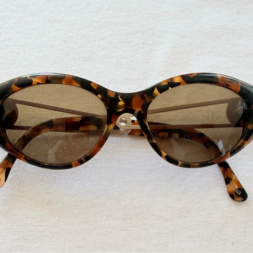 Vintage FENDI‎ FS 143 Tortoise Shell Oval Sunglasses - Made in Italy